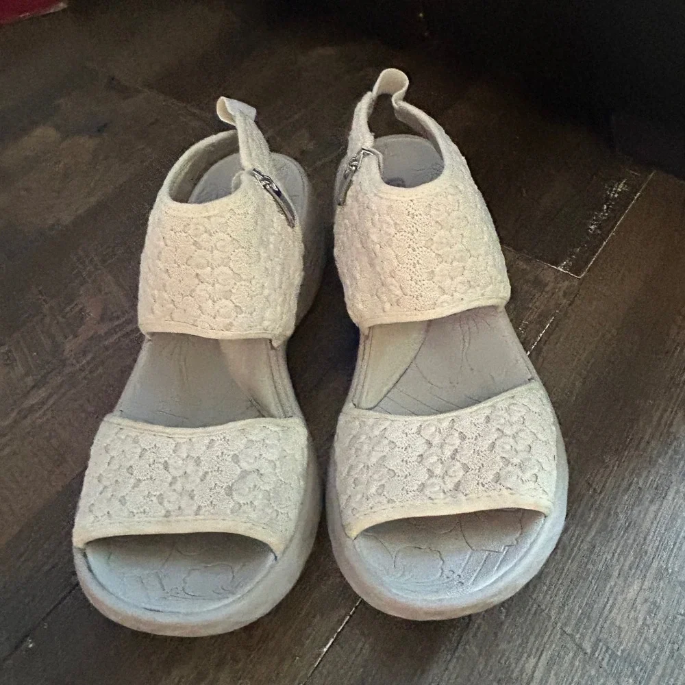 Bzees Jessie Cream Lace Wedge Sandals Womens 9.5M Zip Up Comfort Platform Shoes